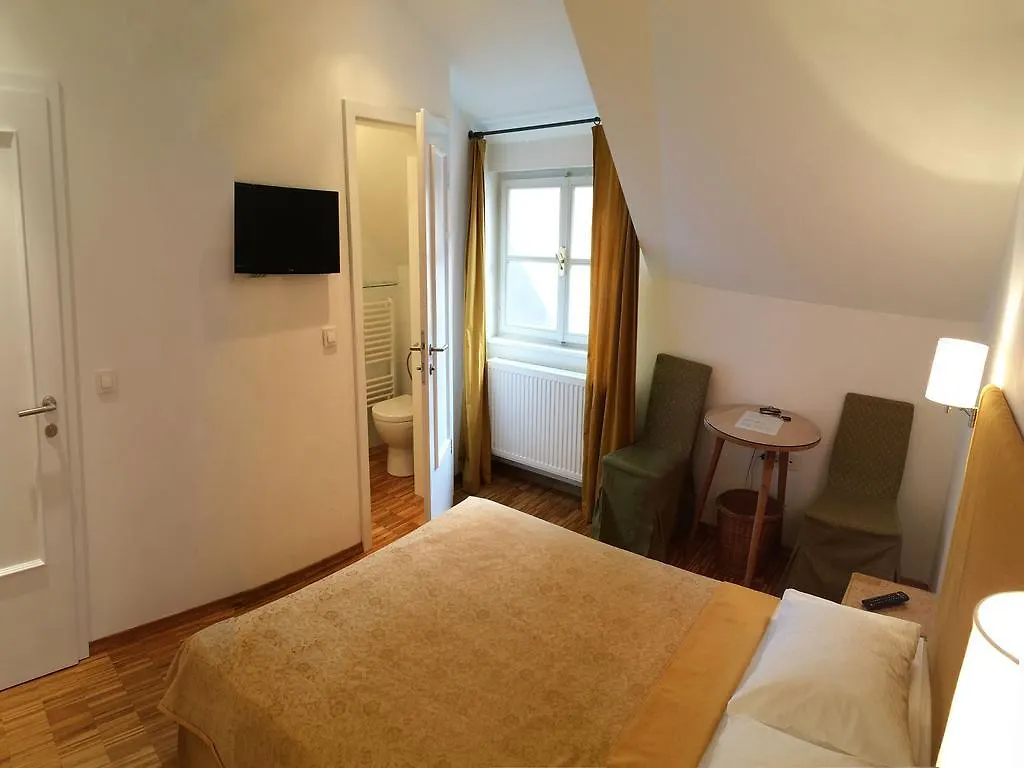 Bed and Breakfast B&B Petra Varl Accommodation Λιουμπλιάνα